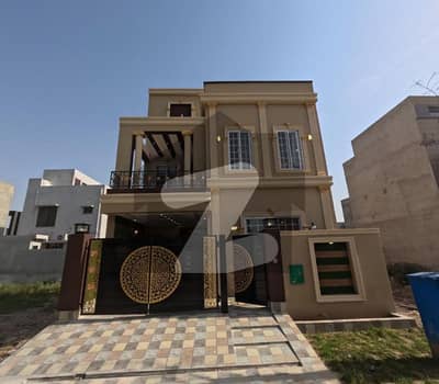 بحریہ آرچرڈ لاہور میں 3 کمروں کا 5 مرلہ مکان 1.75 کروڑ میں برائے فروخت۔