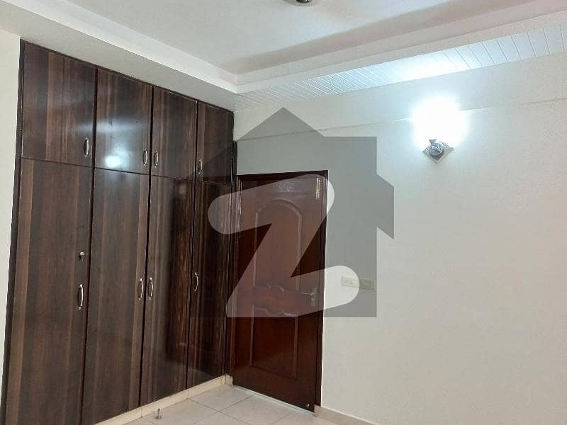 10 Marla 5th Floor 2018 Modal Apartment Available For Rent
