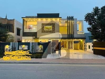 1 KANAL USED BEAUTIFUL HOUSE WITH BASEMENT FOR SALE IN JASMINE BLOCK BAHRIA TOWN LAHORE