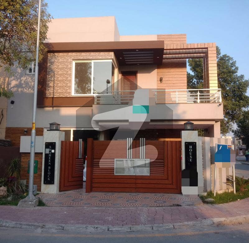 10 MARLA USED BEAUTIFUL HOUSE FOR SALE IN GHOURI BLOCK FACING PARK BAHRIA TOWN LAHORE
