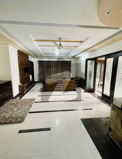 جوہر ٹاؤن لاہور میں 5 کمروں کا 1 کنال دفتر 3.0 لاکھ میں کرایہ پر دستیاب ہے۔