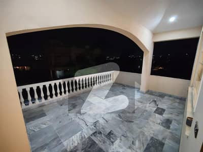 Bahria Town Phase 7 Beautiful House For Rent