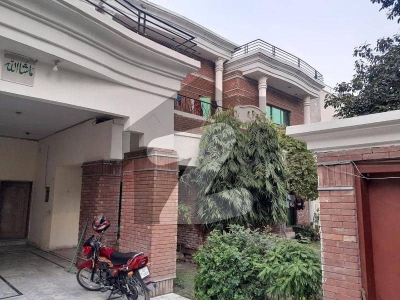 گلبرگ 3 گلبرگ,لاہور میں 10 کمروں کا 2 کنال مکان 6.0 لاکھ میں کرایہ پر دستیاب ہے۔
