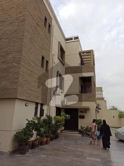 بہادر آباد گلشنِ اقبال ٹاؤن,کراچی میں 7 کمروں کا 1 کنال بالائی پورشن 8.5 کروڑ میں برائے فروخت۔