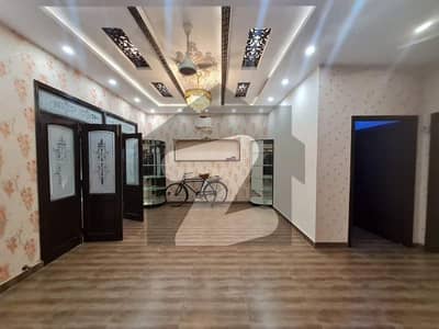 بحریہ ٹاؤن سیکٹر ای بحریہ ٹاؤن,لاہور میں 5 کمروں کا 10 مرلہ مکان 1.15 لاکھ میں کرایہ پر دستیاب ہے۔