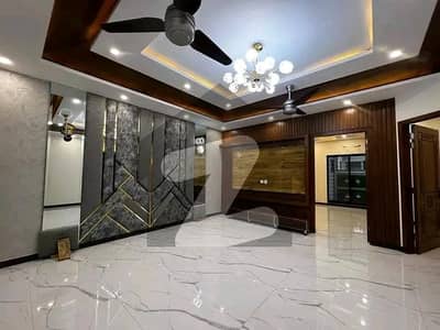اسٹیٹ لائف ہاؤسنگ سوسائٹی لاہور میں 4 کمروں کا 10 مرلہ مکان 1.2 لاکھ میں کرایہ پر دستیاب ہے۔