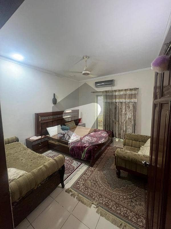 بحریہ ٹاؤن لاہور میں 3 کمروں کا 8 مرلہ مکان 1.89 کروڑ میں برائے فروخت۔