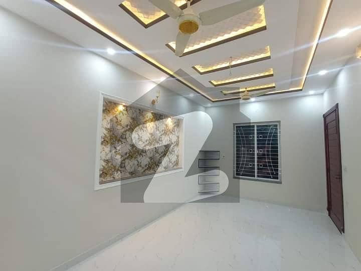 ممتاز سٹی اسلام آباد میں 5 کمروں کا 8 مرلہ مکان 2.5 کروڑ میں برائے فروخت۔