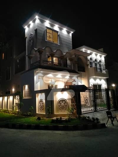 سٹی ہاؤسنگ سوسائٹی گوجرانوالہ میں 6 کمروں کا 11 مرلہ مکان 4.5 کروڑ میں برائے فروخت۔