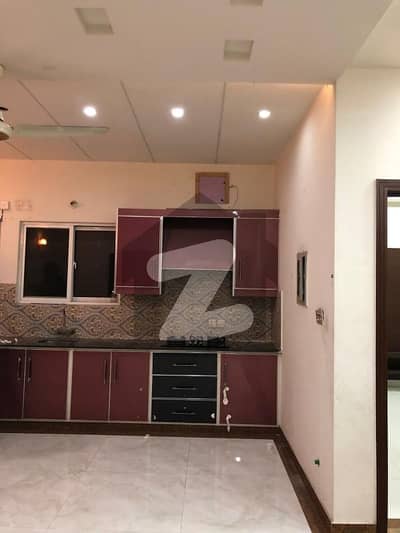 خیابانِ گارڈنز فیصل آباد میں 2 کمروں کا 11 مرلہ بالائی پورشن 35.0 ہزار میں کرایہ پر دستیاب ہے۔