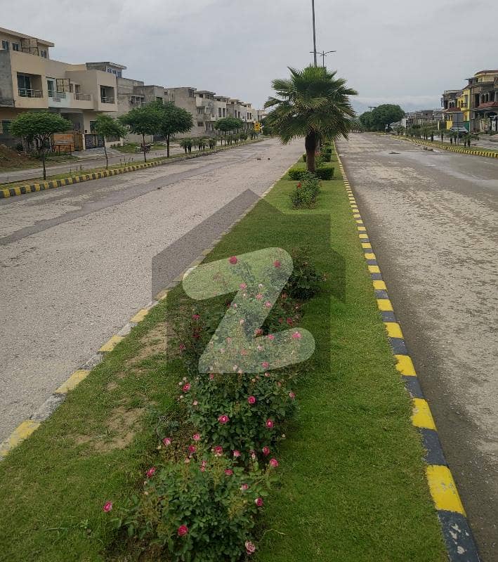 8 marla possession ready to construction highted location plot available for sale on investor price in Taj Residencia lilly block