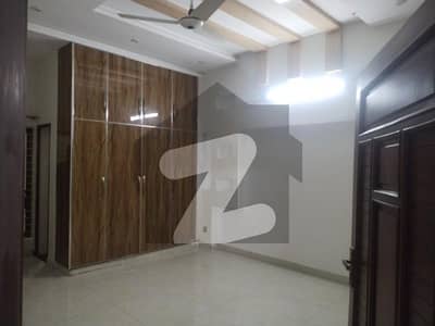 یو ای ٹی ہاؤسنگ سوسائٹی لاہور میں 2 کمروں کا 1 کنال زیریں پورشن 80.0 ہزار میں کرایہ پر دستیاب ہے۔