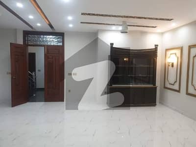 10 MARLA UPPER PORTION AVAILABLE FOR RENT IN IQBAL AVENUE