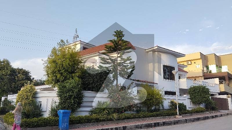 Extra Land Corner 24 Marla House For Sale In Bahria Town Phase 3