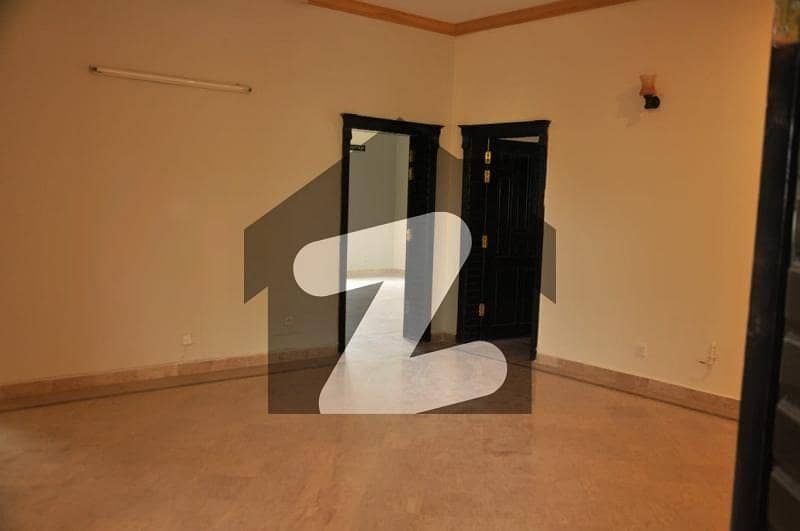 ای ۔ 11/3 ای ۔ 11,اسلام آباد میں 6 کمروں کا 1 کنال مکان 3.25 لاکھ میں کرایہ پر دستیاب ہے۔