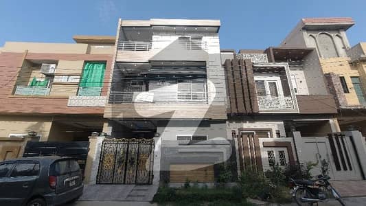 بسم اللہ ہاؤسنگ سکیم جی ٹی روڈ,لاہور میں 4 کمروں کا 4 مرلہ مکان 1.6 کروڑ میں برائے فروخت۔