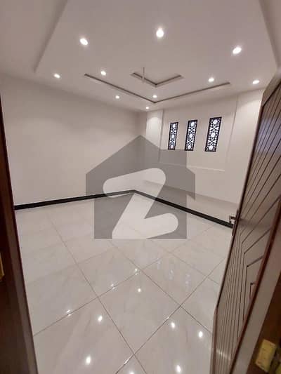 مدینہ ٹاؤن فیصل آباد میں 4 کمروں کا 7 مرلہ مکان 2.75 کروڑ میں برائے فروخت۔