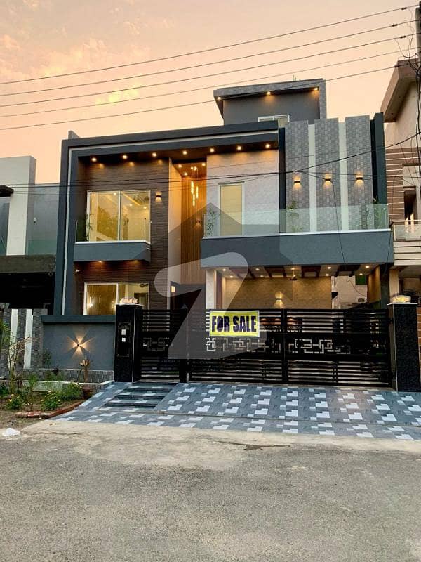 10 Marla Brand New Ultra Modern Design Luxury Facing Park Double Height Lobby House Available For Sale In Valencia Town Lahore At The Top Location