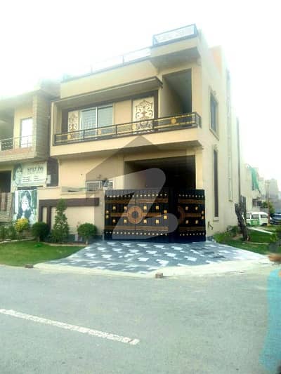 ایڈن بولیوارڈ ہاؤسنگ سکیم کالج روڈ,لاہور میں 3 کمروں کا 5 مرلہ مکان 2.3 کروڑ میں برائے فروخت۔