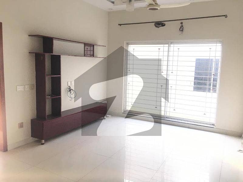 10MARLA BRAND NEW BEAUTIFULL UPPER PORTION AVALIABLE FOR RENT IN DHA PHASE 3