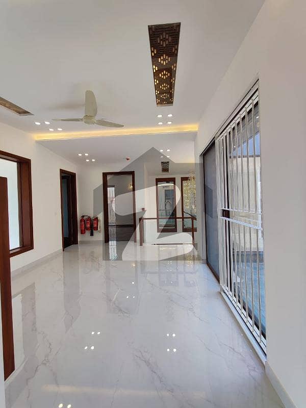 1 KANAL BEAUTIFUL HOUSE AVAILABLE FOR SALE IN LDA AVENUE