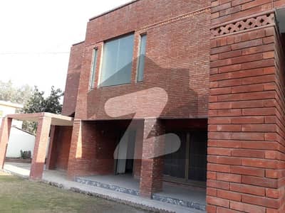 ماڈل ٹاؤن ۔ بلاک ڈی ماڈل ٹاؤن,لاہور میں 4 کمروں کا 4 کنال مکان 44.0 کروڑ میں برائے فروخت۔
