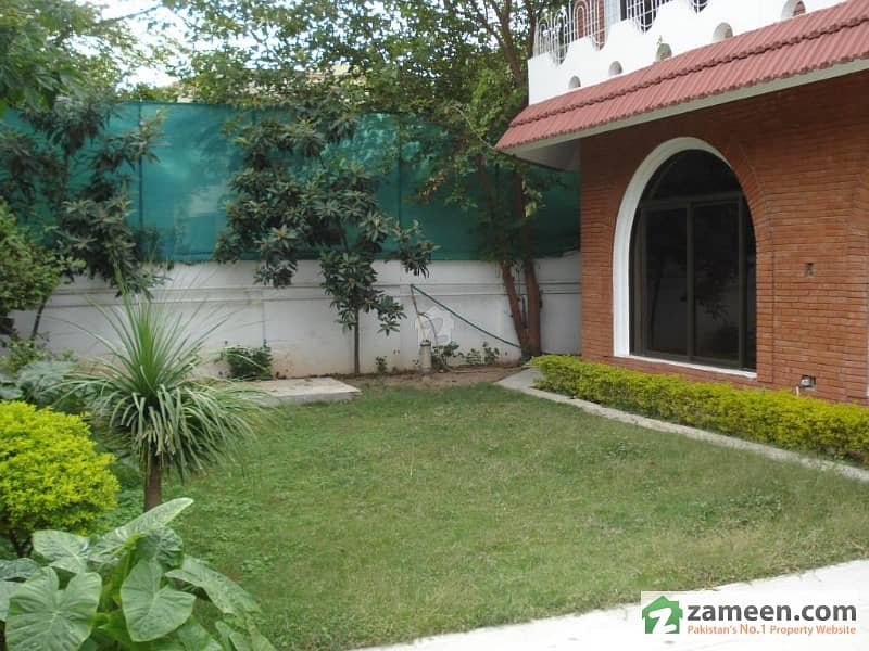 500 Sq Yards Good Livable House For Sale