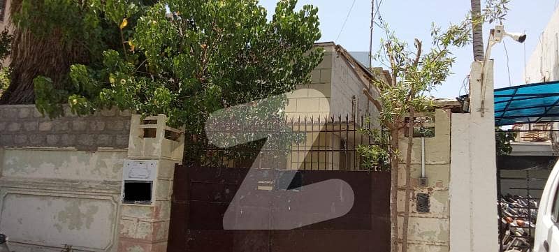 پی ای سی ایچ ایس بلاک 6 پی ای سی ایچ ایس,جمشید ٹاؤن,کراچی میں 4 کمروں کا 1 کنال مکان 10.5 کروڑ میں برائے فروخت۔