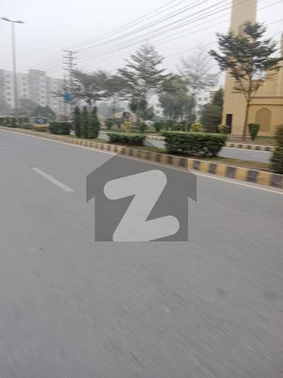 ڈی ایچ اے فیز 6 - بلاک ای فیز 6,ڈیفنس (ڈی ایچ اے),لاہور میں 2 کنال رہائشی پلاٹ 10.5 کروڑ میں برائے فروخت۔