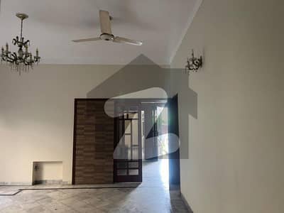 SINGLE STORY 1 KANAL HOUSE FOR RENT IN DHA PHASE 3