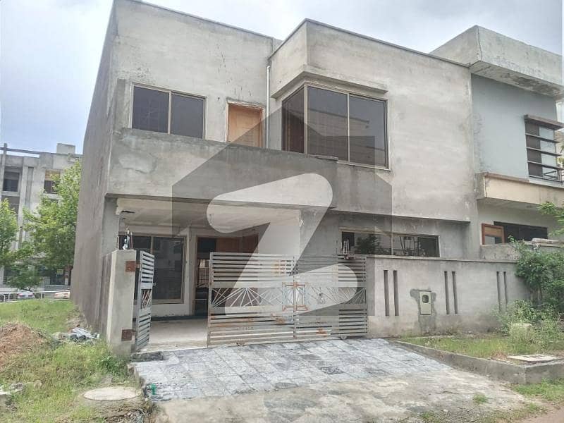 8 Marla House for sale in Bahria Town Phase 8 Optimal Location