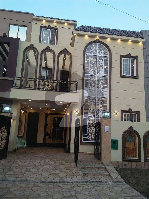 5 Marla Like Brand New Modern Design Luxury House Available For Sale In Bahria Town Lahore.