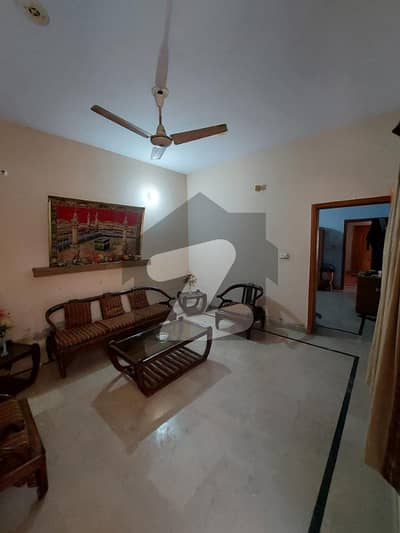 Well Maintained 200 Yards G+1 Proper Two Unit (6 Bed D/D) Bungalow In Boundary Walled Society Block 5 Gulistan-E-Jauhar Near Main Uni Road And Kamran Chowrangi.