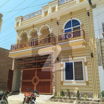 مسلم ٹاؤن بہاولپور میں 4 کمروں کا 5 مرلہ مکان 1.3 کروڑ میں برائے فروخت۔