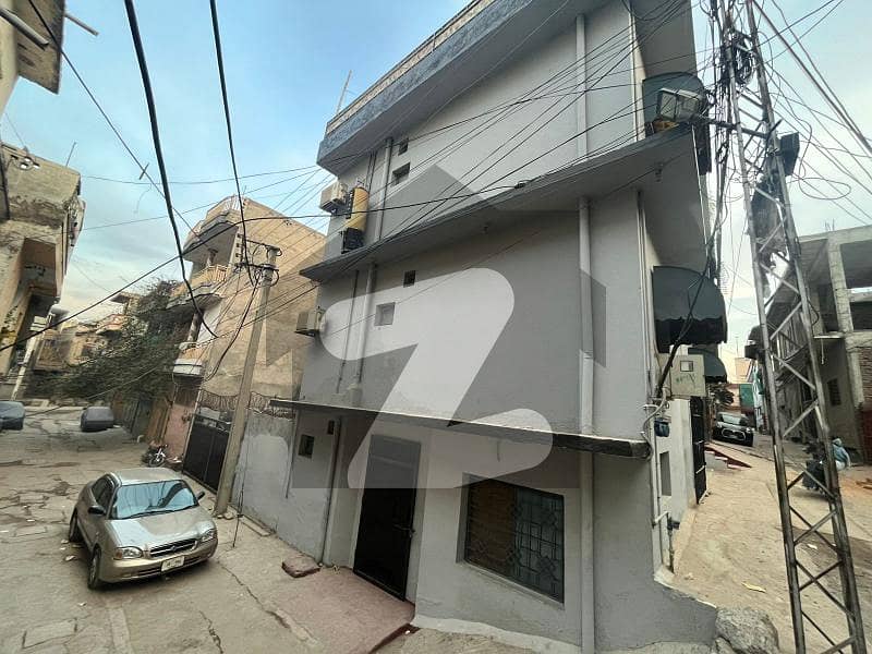 کری روڈ ایریا راولپنڈی میں 7 کمروں کا 10 مرلہ مکان 4.45 کروڑ میں برائے فروخت۔