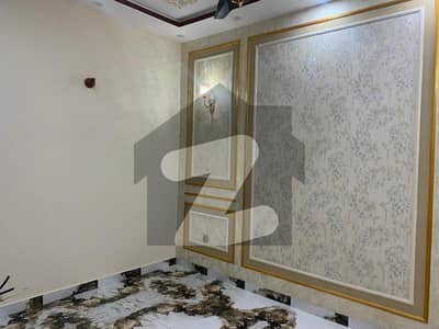 علامہ اقبال ٹاؤن لاہور میں 3 کمروں کا 3 مرلہ مکان 2.5 کروڑ میں برائے فروخت۔