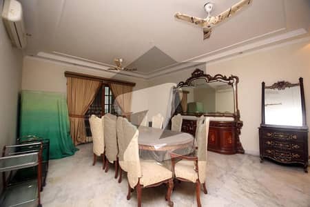 ڈی ایچ اے فیز 2 - بلاک ایس فیز 2,ڈیفنس (ڈی ایچ اے),لاہور میں 5 کمروں کا 2 کنال مکان 5.0 لاکھ میں کرایہ پر دستیاب ہے۔