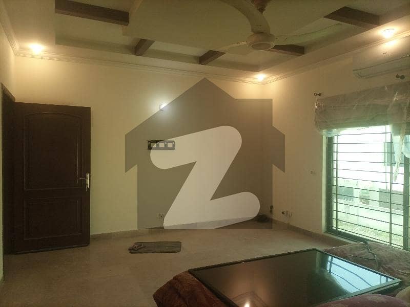 ڈی ایچ اے فیز 5 ڈیفنس (ڈی ایچ اے),لاہور میں 2 کمروں کا 1 کنال بالائی پورشن 65.0 ہزار میں کرایہ پر دستیاب ہے۔