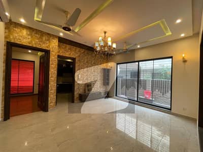 CAPITAL GROUP OFFER 10 MARLA SLIGHTLY USED LUXURIOUS MODERN DESIGNED HOUSE IN PHASE 6 {ORIGINAL PICS}