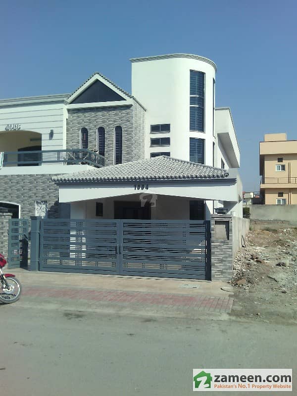 Kanal Brand new House For sale in bahria town international stander housing schema  sun facing fully itlion  tile Flooring diyar Wood Work  . sonex Feting  Beauty full Location Near to park & commercial   security by bahria cctv camres  uninterrupted elec