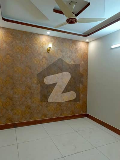 پی ای سی ایچ ایس بلاک 6 پی ای سی ایچ ایس,جمشید ٹاؤن,کراچی میں 3 کمروں کا 7 مرلہ فلیٹ 2.35 کروڑ میں برائے فروخت۔