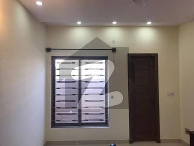 Bahria Town Phase 4 10 Marla Brand New House Available For Rent