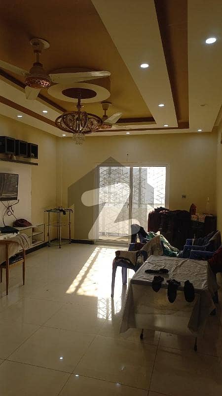 کلفٹن کراچی میں 3 کمروں کا 8 مرلہ فلیٹ 5.25 کروڑ میں برائے فروخت۔