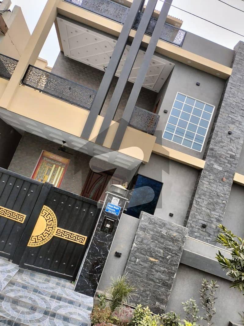 10 Marla brand new house for sale in Abdullah Garden 
5 Bedrooms Attach bath
Double kitchen 
Double TV Lounge
1 Drawing Dinning
2 Car parking space 
Security 24/7