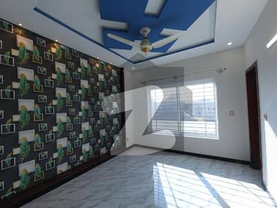 فیصل ٹاؤن فیز 1 فیصل ٹاؤن - ایف ۔ 18,اسلام آباد میں 4 کمروں کا 8 مرلہ مکان 3.8 کروڑ میں برائے فروخت۔