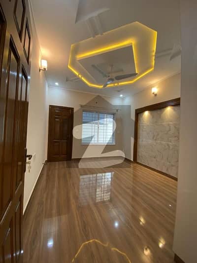 Upper Portion For Rent in G-13 (14 Marla) Brand new