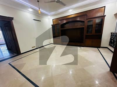 F-7 LUXURY HOUSE FOR RENT 13 BEDROOM