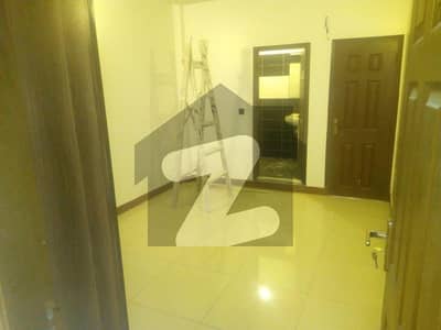 کلفٹن ۔ بلاک 2 کلفٹن,کراچی میں 3 کمروں کا 7 مرلہ فلیٹ 3.05 کروڑ میں برائے فروخت۔