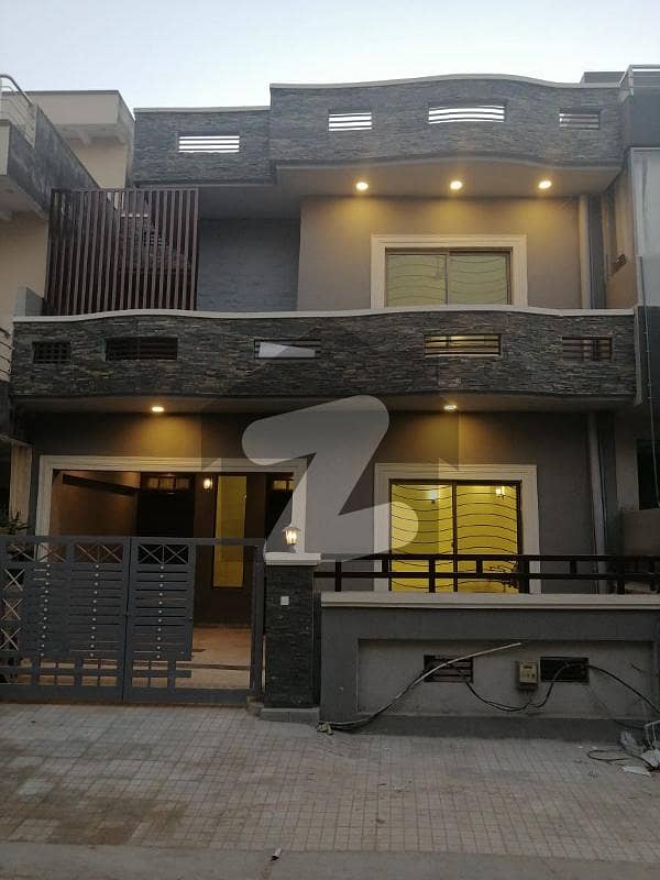 E-11 triple store 5 Bedroom House Available For Rent.