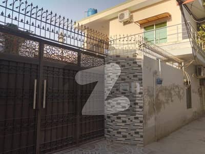 پیر خورشید کالونی ملتان میں 4 کمروں کا 10 مرلہ مکان 2.1 کروڑ میں برائے فروخت۔